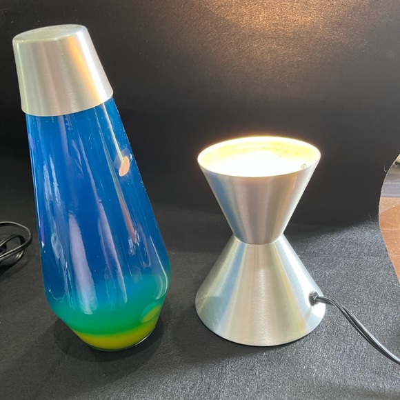 XL Lava Lamp 16.3” - Picture 7 of 9